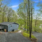 Lakeside, Dock, Hot Tub, Kayaks, Arcade, Playset