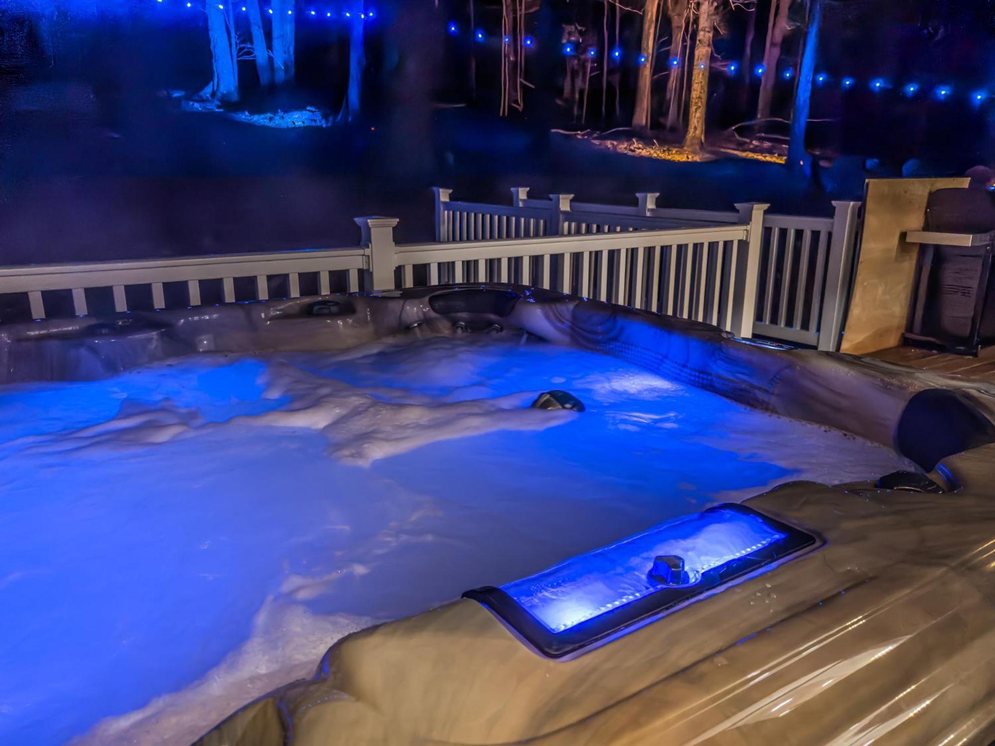 Lakeside, Dock, Hot Tub, Kayaks, Arcade, Playset *