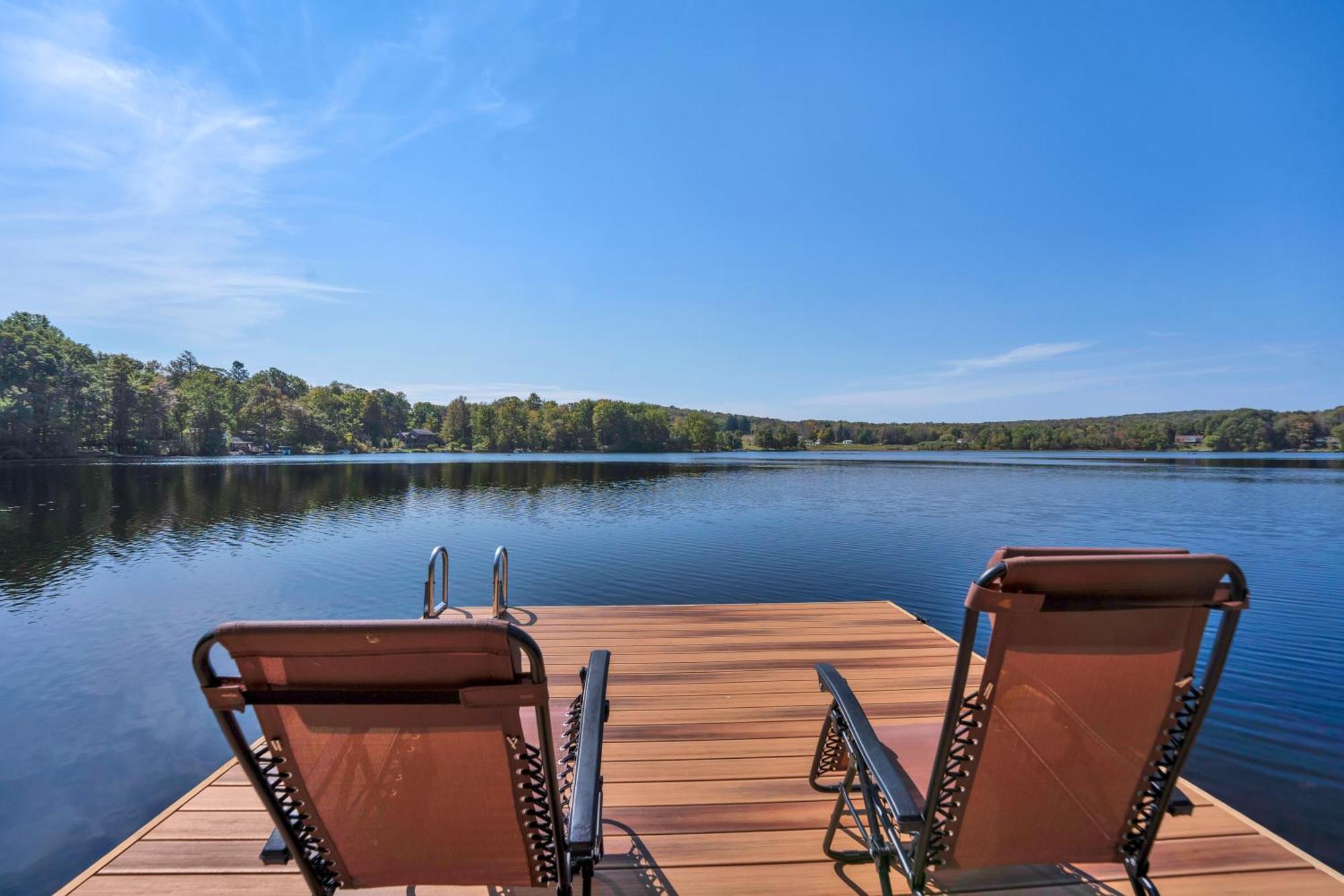 Lakeside, Dock, Hot Tub, Kayaks, Arcade, Playset * Lake Ariel